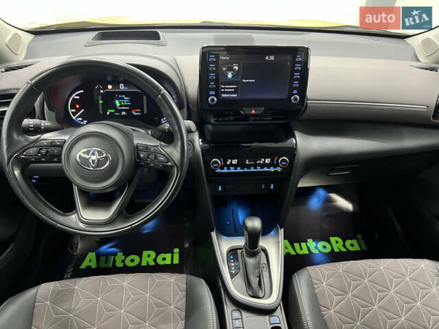 Желтый Тойота Yaris Cross, объемом двигателя 1.49 л и пробегом 15 тыс. км за 28900 $, фото 7 на Automoto.ua