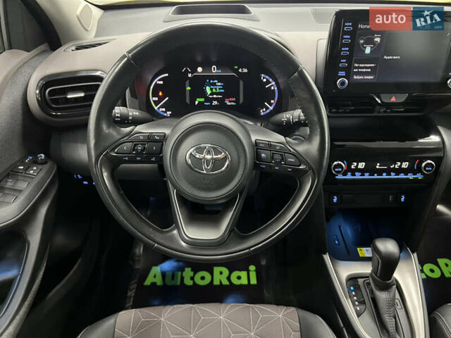 Желтый Тойота Yaris Cross, объемом двигателя 1.49 л и пробегом 15 тыс. км за 28900 $, фото 5 на Automoto.ua