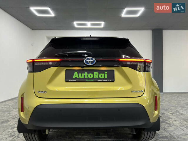 Желтый Тойота Yaris Cross, объемом двигателя 1.49 л и пробегом 15 тыс. км за 28900 $, фото 3 на Automoto.ua