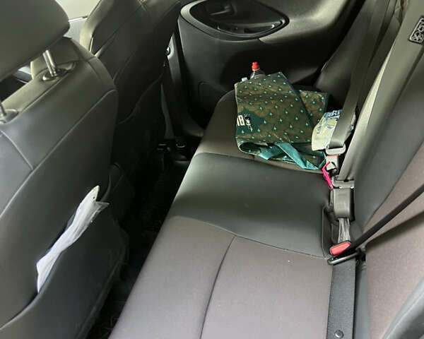 Желтый Тойота Yaris Cross, объемом двигателя 1.49 л и пробегом 25 тыс. км за 26300 $, фото 3 на Automoto.ua