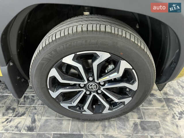 Желтый Тойота Yaris Cross, объемом двигателя 1.49 л и пробегом 15 тыс. км за 28900 $, фото 21 на Automoto.ua