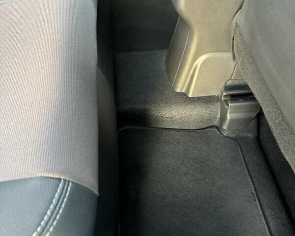 Желтый Тойота Yaris Cross, объемом двигателя 1.49 л и пробегом 63 тыс. км за 27000 $, фото 17 на Automoto.ua