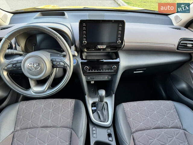 Желтый Тойота Yaris Cross, объемом двигателя 1.49 л и пробегом 63 тыс. км за 27000 $, фото 19 на Automoto.ua