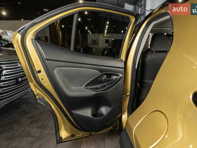 Жовтий Тойота Yaris Cross, об'ємом двигуна 1.49 л та пробігом 15 тис. км за 28999 $, фото 9 на Automoto.ua