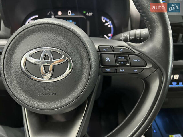 Желтый Тойота Yaris Cross, объемом двигателя 1.49 л и пробегом 15 тыс. км за 28900 $, фото 9 на Automoto.ua