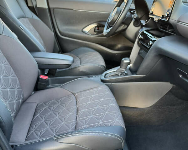 Желтый Тойота Yaris Cross, объемом двигателя 1.49 л и пробегом 63 тыс. км за 27000 $, фото 8 на Automoto.ua