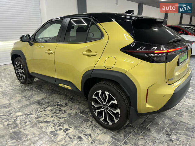 Желтый Тойота Yaris Cross, объемом двигателя 1.49 л и пробегом 15 тыс. км за 28900 $, фото 4 на Automoto.ua