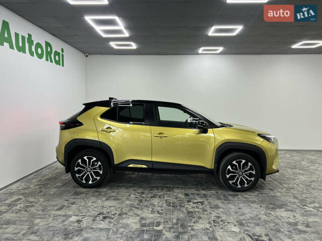 Желтый Тойота Yaris Cross, объемом двигателя 1.49 л и пробегом 15 тыс. км за 28900 $, фото 2 на Automoto.ua