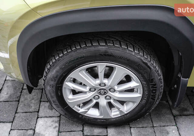 Желтый Тойота Yaris Cross, объемом двигателя 1.49 л и пробегом 36 тыс. км за 25029 $, фото 10 на Automoto.ua
