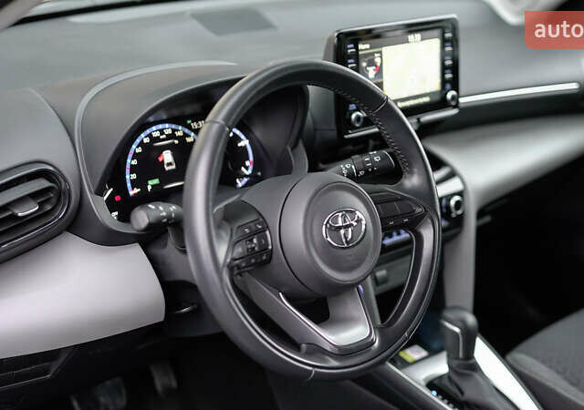 Желтый Тойота Yaris Cross, объемом двигателя 1.49 л и пробегом 36 тыс. км за 25029 $, фото 12 на Automoto.ua