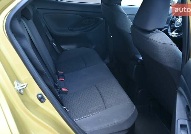 Жовтий Тойота Yaris Cross, об'ємом двигуна 1.49 л та пробігом 44 тис. км за 25880 $, фото 6 на Automoto.ua