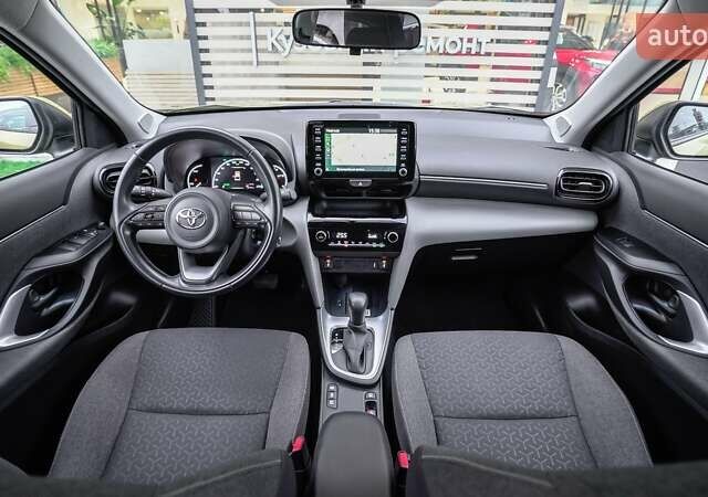 Желтый Тойота Yaris Cross, объемом двигателя 1.49 л и пробегом 36 тыс. км за 25029 $, фото 7 на Automoto.ua