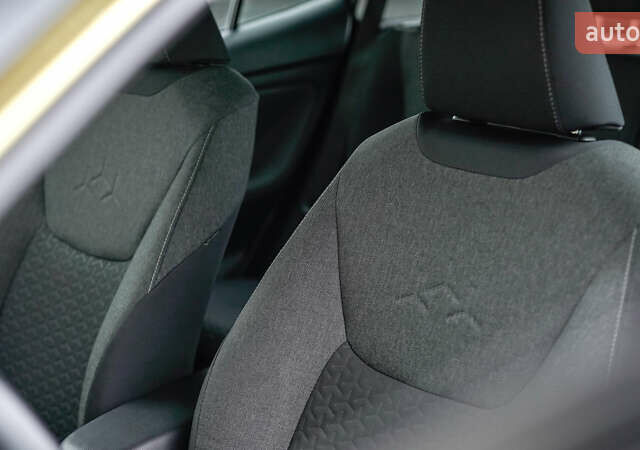 Желтый Тойота Yaris Cross, объемом двигателя 1.49 л и пробегом 36 тыс. км за 25029 $, фото 13 на Automoto.ua