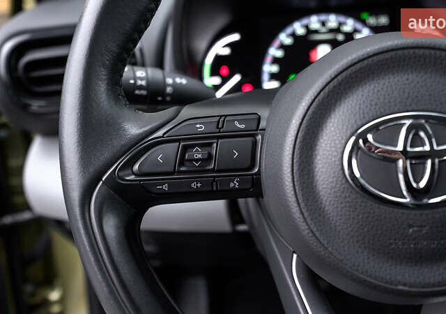 Желтый Тойота Yaris Cross, объемом двигателя 1.49 л и пробегом 36 тыс. км за 25029 $, фото 15 на Automoto.ua