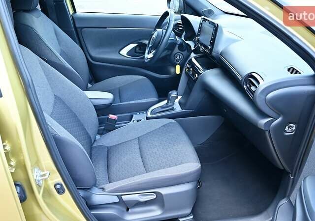 Жовтий Тойота Yaris Cross, об'ємом двигуна 1.49 л та пробігом 44 тис. км за 25880 $, фото 5 на Automoto.ua
