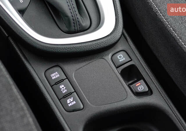 Желтый Тойота Yaris Cross, объемом двигателя 1.49 л и пробегом 36 тыс. км за 25029 $, фото 27 на Automoto.ua