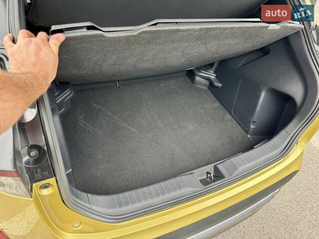 Желтый Тойота Yaris Cross, объемом двигателя 1.49 л и пробегом 17 тыс. км за 27499 $, фото 14 на Automoto.ua