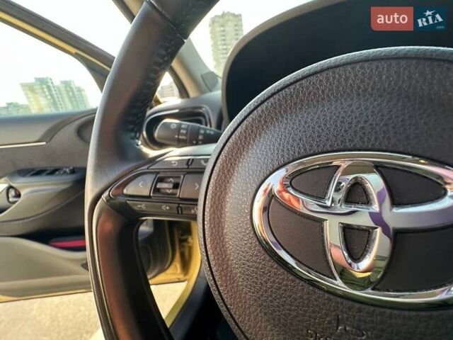 Желтый Тойота Yaris Cross, объемом двигателя 1.49 л и пробегом 33 тыс. км за 26550 $, фото 12 на Automoto.ua