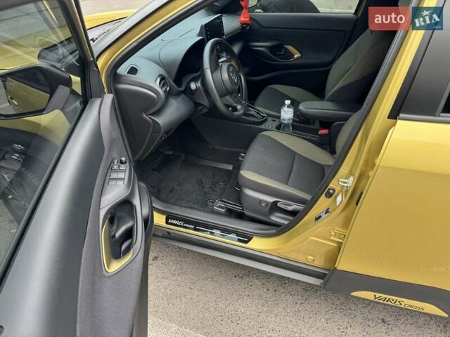 Желтый Тойота Yaris Cross, объемом двигателя 1.49 л и пробегом 17 тыс. км за 27499 $, фото 23 на Automoto.ua