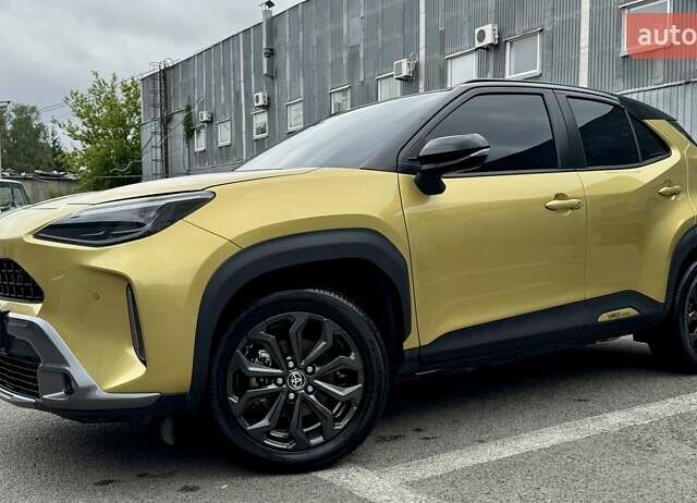 Желтый Тойота Yaris Cross, объемом двигателя 1.49 л и пробегом 17 тыс. км за 27499 $, фото 17 на Automoto.ua