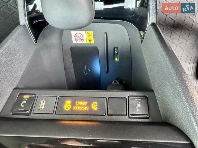 Желтый Тойота Yaris Cross, объемом двигателя 1.49 л и пробегом 17 тыс. км за 27499 $, фото 13 на Automoto.ua