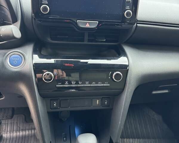 Желтый Тойота Yaris Cross, объемом двигателя 1.49 л и пробегом 17 тыс. км за 27499 $, фото 19 на Automoto.ua