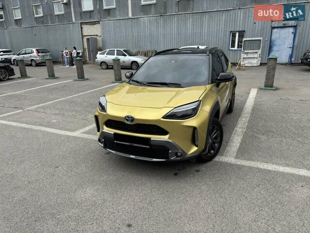 Желтый Тойота Yaris Cross, объемом двигателя 1.49 л и пробегом 17 тыс. км за 27499 $, фото 4 на Automoto.ua