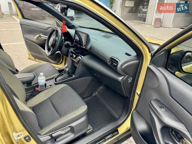 Желтый Тойота Yaris Cross, объемом двигателя 1.49 л и пробегом 17 тыс. км за 27499 $, фото 35 на Automoto.ua