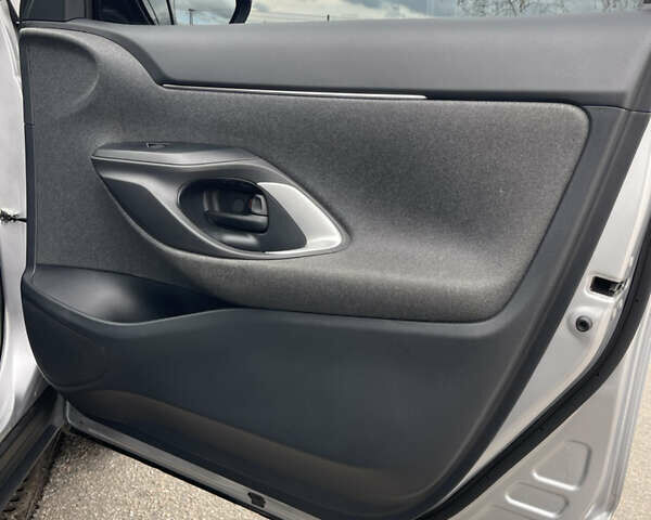 Серый Тойота Yaris Cross, объемом двигателя 1.49 л и пробегом 47 тыс. км за 24000 $, фото 22 на Automoto.ua