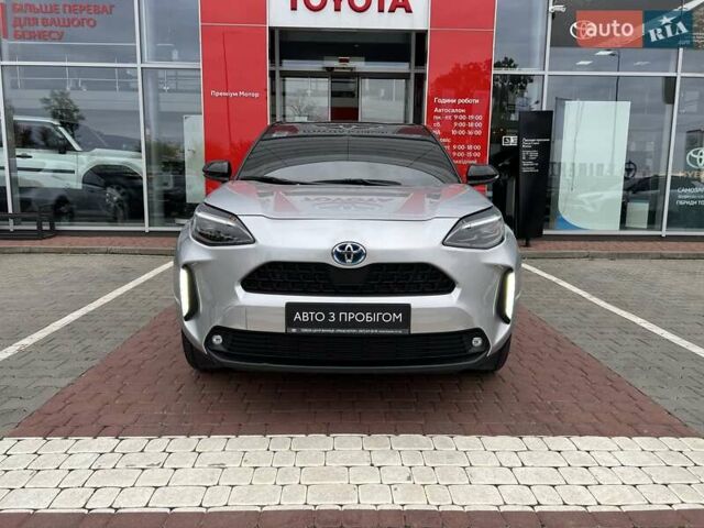 Серый Тойота Yaris Cross, объемом двигателя 1.49 л и пробегом 28 тыс. км за 26586 $, фото 1 на Automoto.ua
