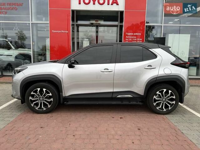 Серый Тойота Yaris Cross, объемом двигателя 1.49 л и пробегом 28 тыс. км за 26586 $, фото 3 на Automoto.ua
