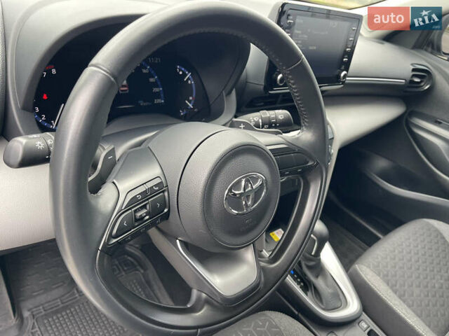 Серый Тойота Yaris Cross, объемом двигателя 1.49 л и пробегом 47 тыс. км за 24000 $, фото 25 на Automoto.ua