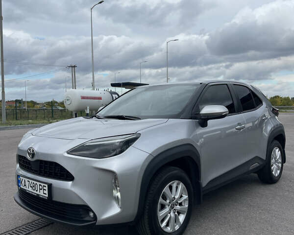 Серый Тойота Yaris Cross, объемом двигателя 1.49 л и пробегом 47 тыс. км за 24000 $, фото 1 на Automoto.ua