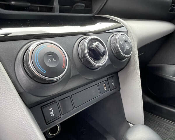 Серый Тойота Yaris Cross, объемом двигателя 1.49 л и пробегом 47 тыс. км за 24000 $, фото 27 на Automoto.ua