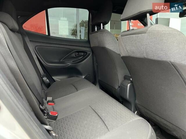 Серый Тойота Yaris Cross, объемом двигателя 1.49 л и пробегом 28 тыс. км за 26586 $, фото 11 на Automoto.ua
