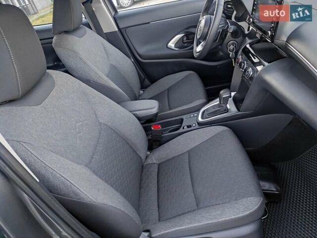 Сірий Тойота Yaris Cross, об'ємом двигуна 1.49 л та пробігом 5 тис. км за 24400 $, фото 42 на Automoto.ua
