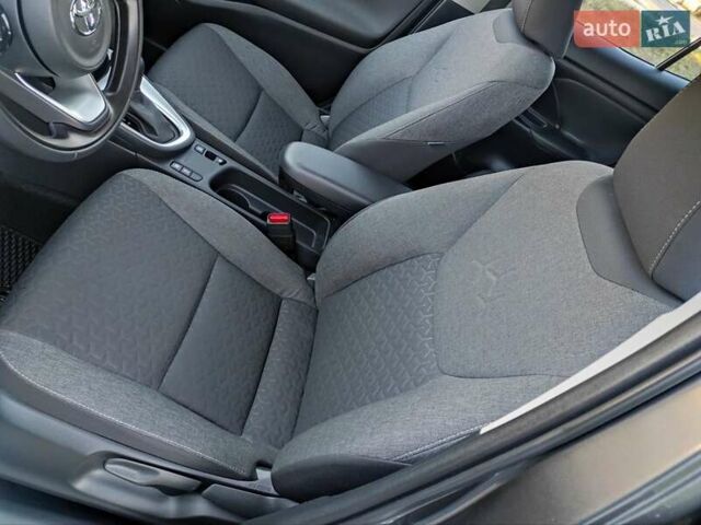Сірий Тойота Yaris Cross, об'ємом двигуна 1.49 л та пробігом 5 тис. км за 24400 $, фото 33 на Automoto.ua