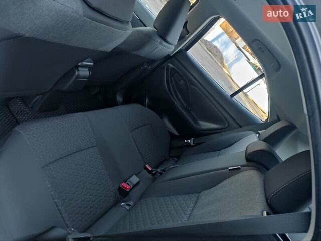 Сірий Тойота Yaris Cross, об'ємом двигуна 1.49 л та пробігом 5 тис. км за 24400 $, фото 46 на Automoto.ua