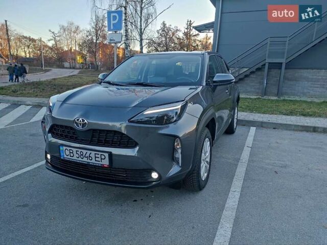 Сірий Тойота Yaris Cross, об'ємом двигуна 1.49 л та пробігом 5 тис. км за 24400 $, фото 3 на Automoto.ua