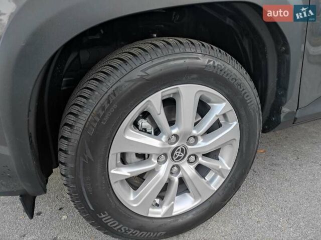 Сірий Тойота Yaris Cross, об'ємом двигуна 1.49 л та пробігом 5 тис. км за 24400 $, фото 23 на Automoto.ua