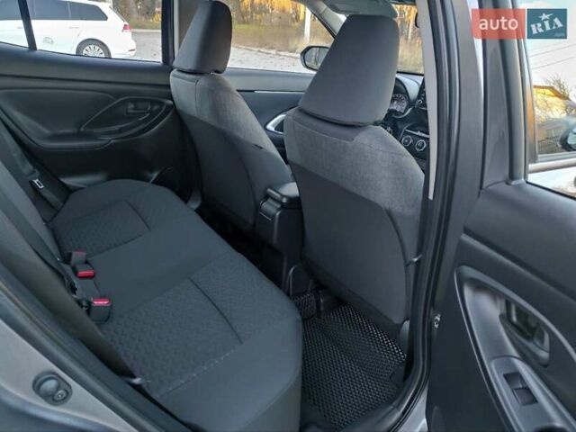 Сірий Тойота Yaris Cross, об'ємом двигуна 1.49 л та пробігом 5 тис. км за 24400 $, фото 45 на Automoto.ua