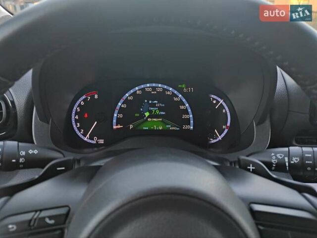 Сірий Тойота Yaris Cross, об'ємом двигуна 1.49 л та пробігом 5 тис. км за 24400 $, фото 37 на Automoto.ua