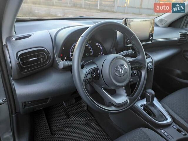 Сірий Тойота Yaris Cross, об'ємом двигуна 1.49 л та пробігом 5 тис. км за 24400 $, фото 32 на Automoto.ua