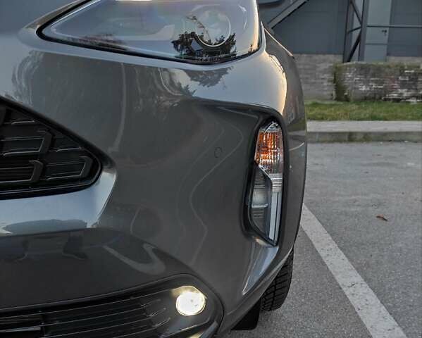 Сірий Тойота Yaris Cross, об'ємом двигуна 1.49 л та пробігом 5 тис. км за 24400 $, фото 19 на Automoto.ua