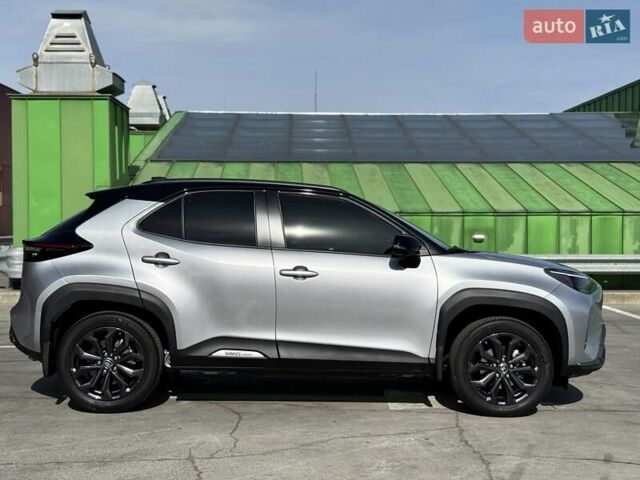 Сірий Тойота Yaris Cross, об'ємом двигуна 1.49 л та пробігом 10 тис. км за 32500 $, фото 4 на Automoto.ua