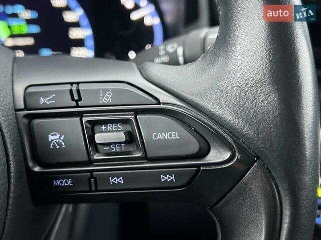 Синий Тойота Yaris Cross, объемом двигателя 1.49 л и пробегом 15 тыс. км за 25500 $, фото 44 на Automoto.ua