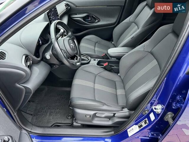 Синий Тойота Yaris Cross, объемом двигателя 1.49 л и пробегом 15 тыс. км за 25500 $, фото 66 на Automoto.ua
