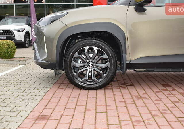 Зеленый Тойота Yaris Cross, объемом двигателя 1.49 л и пробегом 14 тыс. км за 30300 $, фото 15 на Automoto.ua