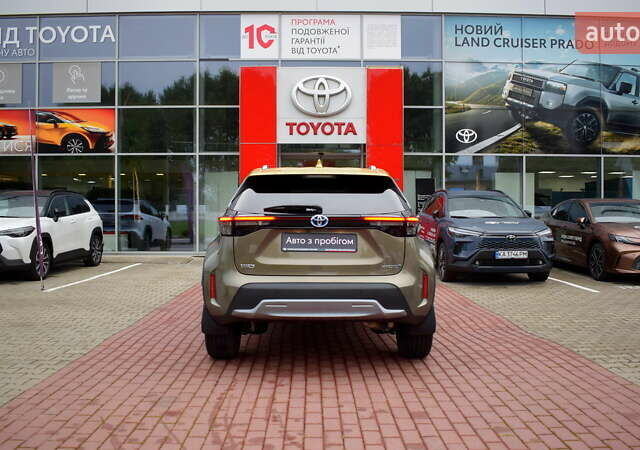 Зеленый Тойота Yaris Cross, объемом двигателя 1.49 л и пробегом 14 тыс. км за 30300 $, фото 3 на Automoto.ua