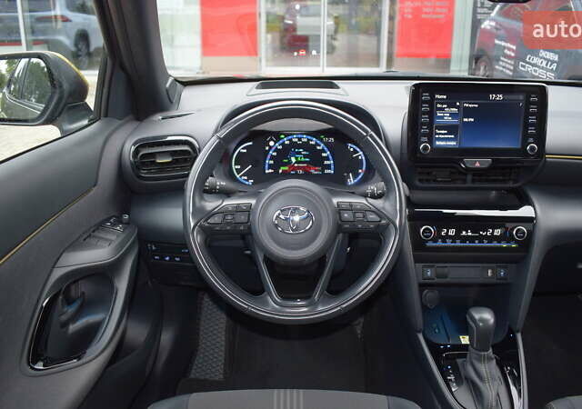 Зеленый Тойота Yaris Cross, объемом двигателя 1.49 л и пробегом 14 тыс. км за 30300 $, фото 8 на Automoto.ua